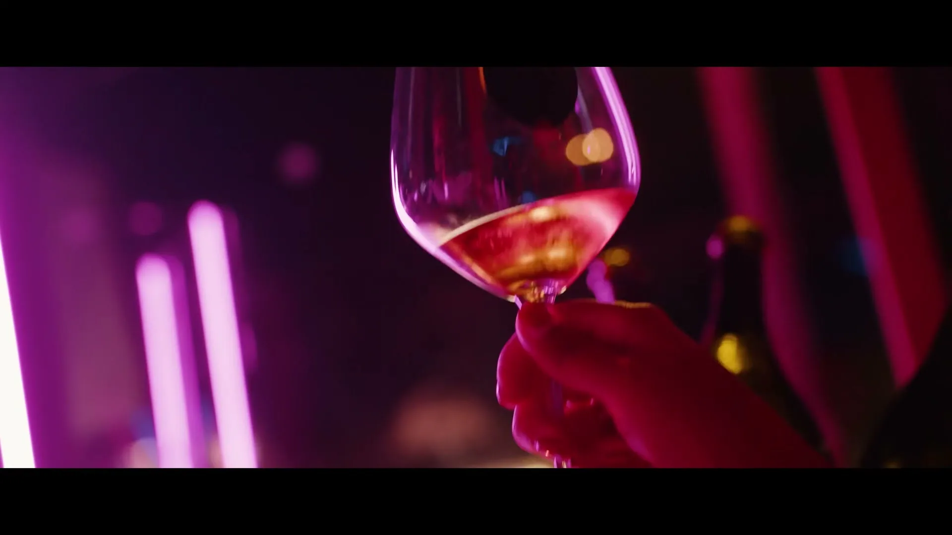 PONY Kampen — der Club bei Nacht unter Reet